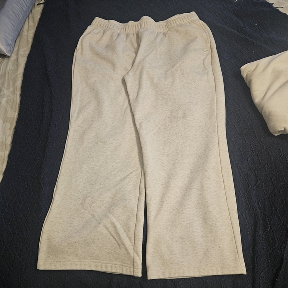 Fabletics Off-White 2 Pc Set - Picture 4 of 5